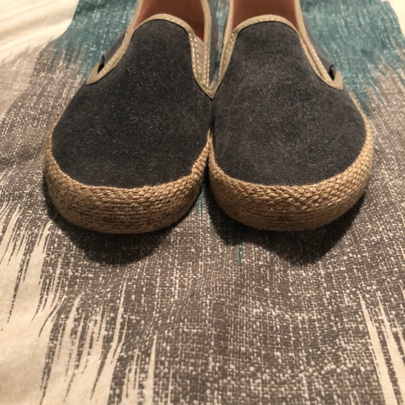 Roxy Atlanta slip ons - Picture 2 of 8